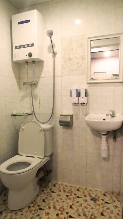 New Day Night Hostel Гонконг Экстерьер фото