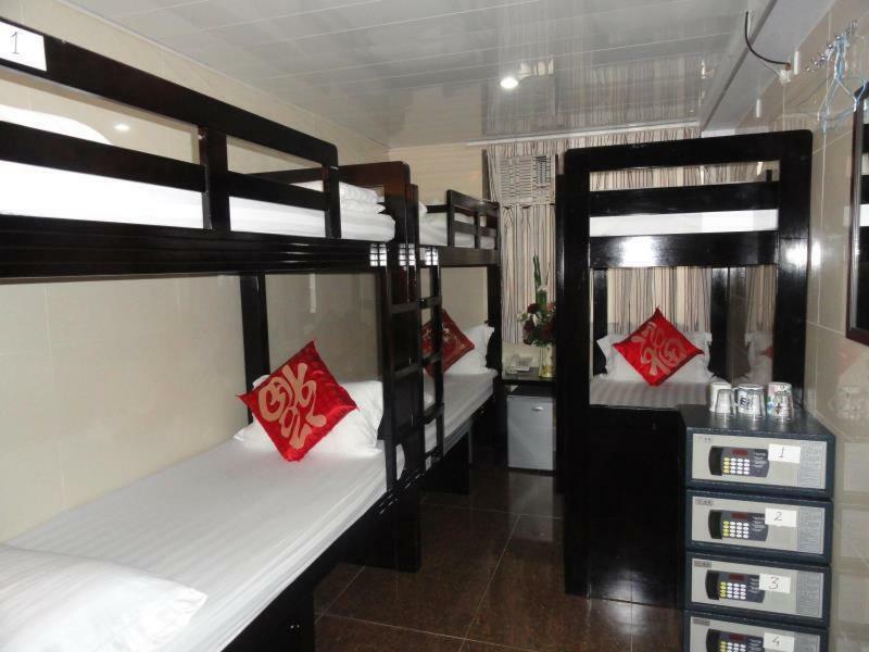 New Day Night Hostel Гонконг Экстерьер фото